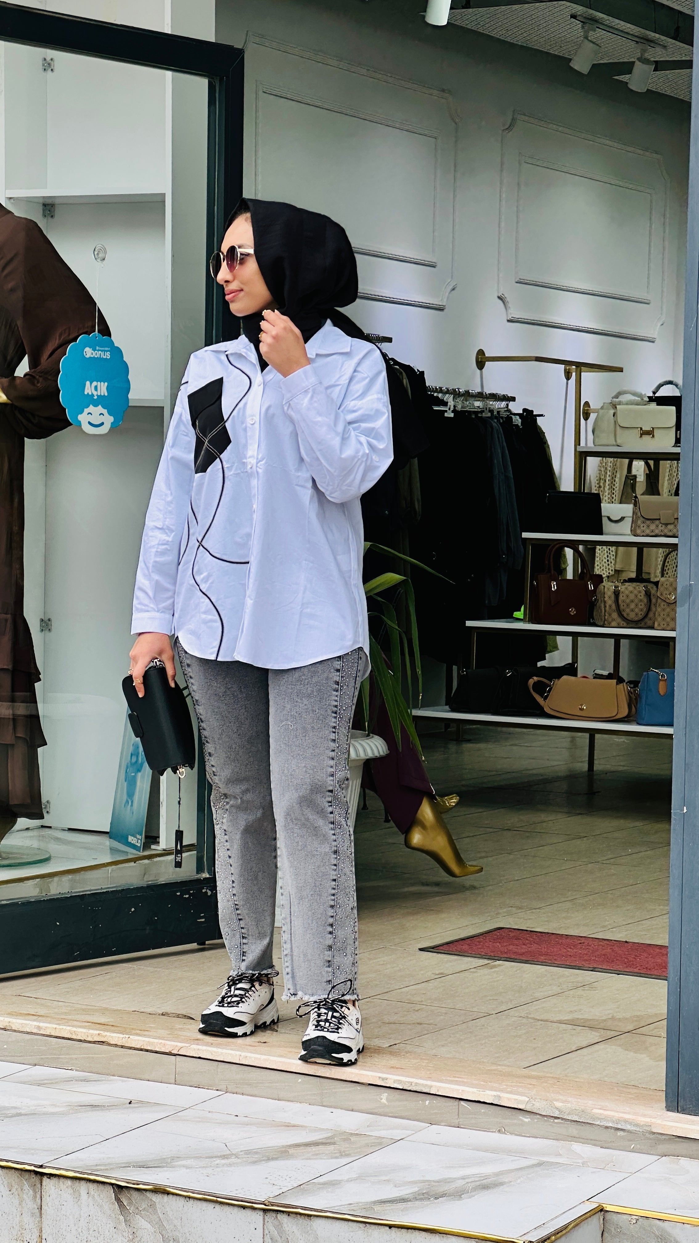 YANLARI TAŞ DETAYLI KOT PANTOLON