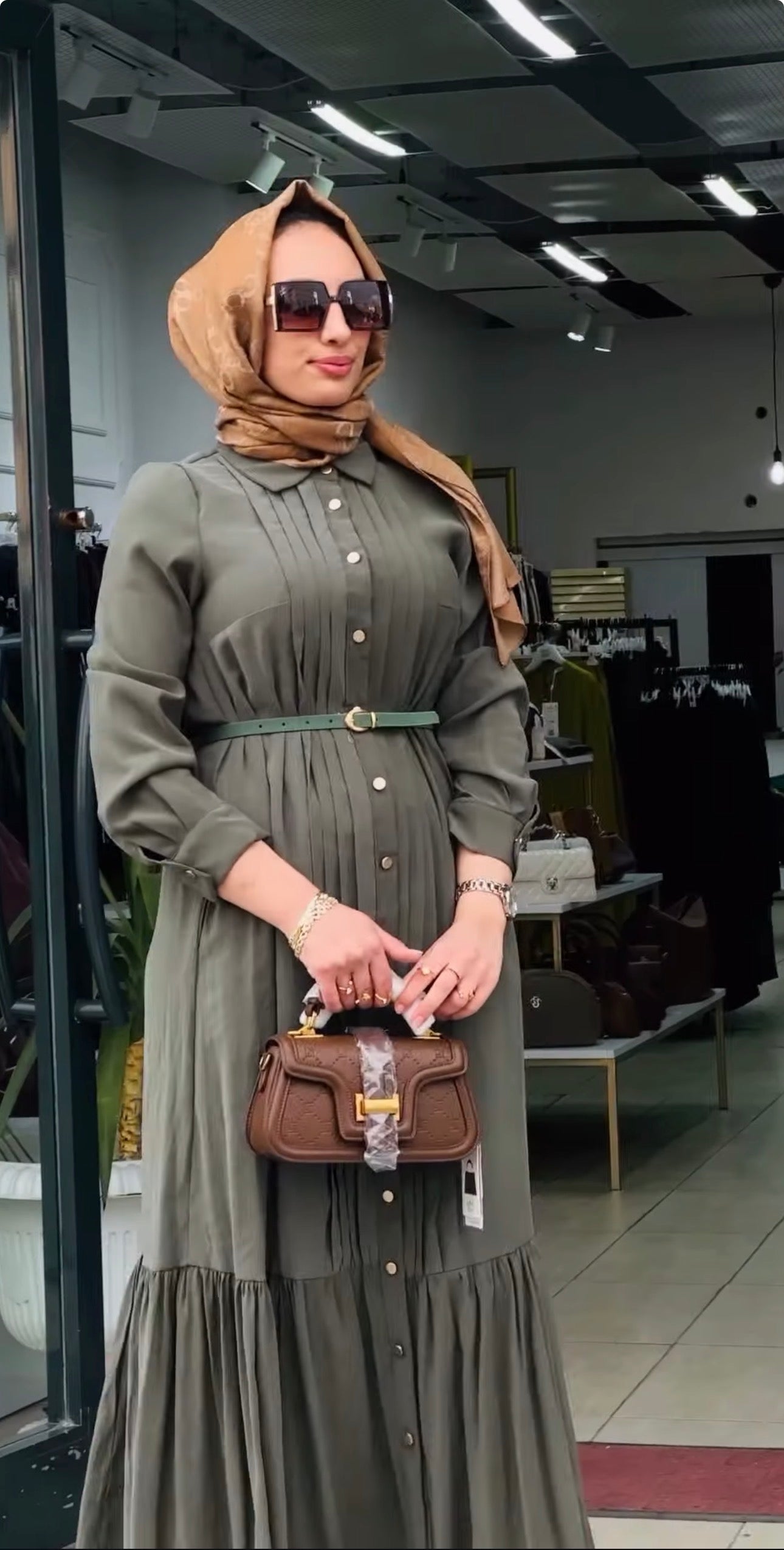 DİKİŞ DETAYLI ELBİSE