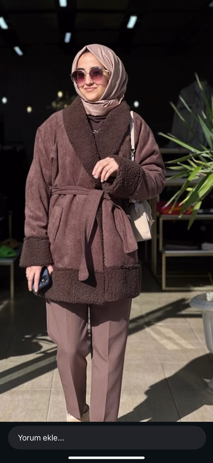 KOLLARI DETAYLI CEKET